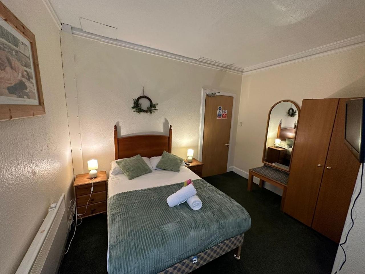 Mackay'S Spa Lodge Hotel Стратпефър Екстериор снимка