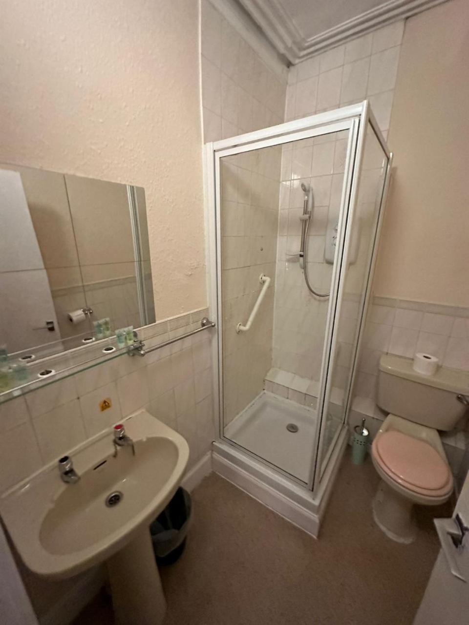 Mackay'S Spa Lodge Hotel Стратпефър Екстериор снимка